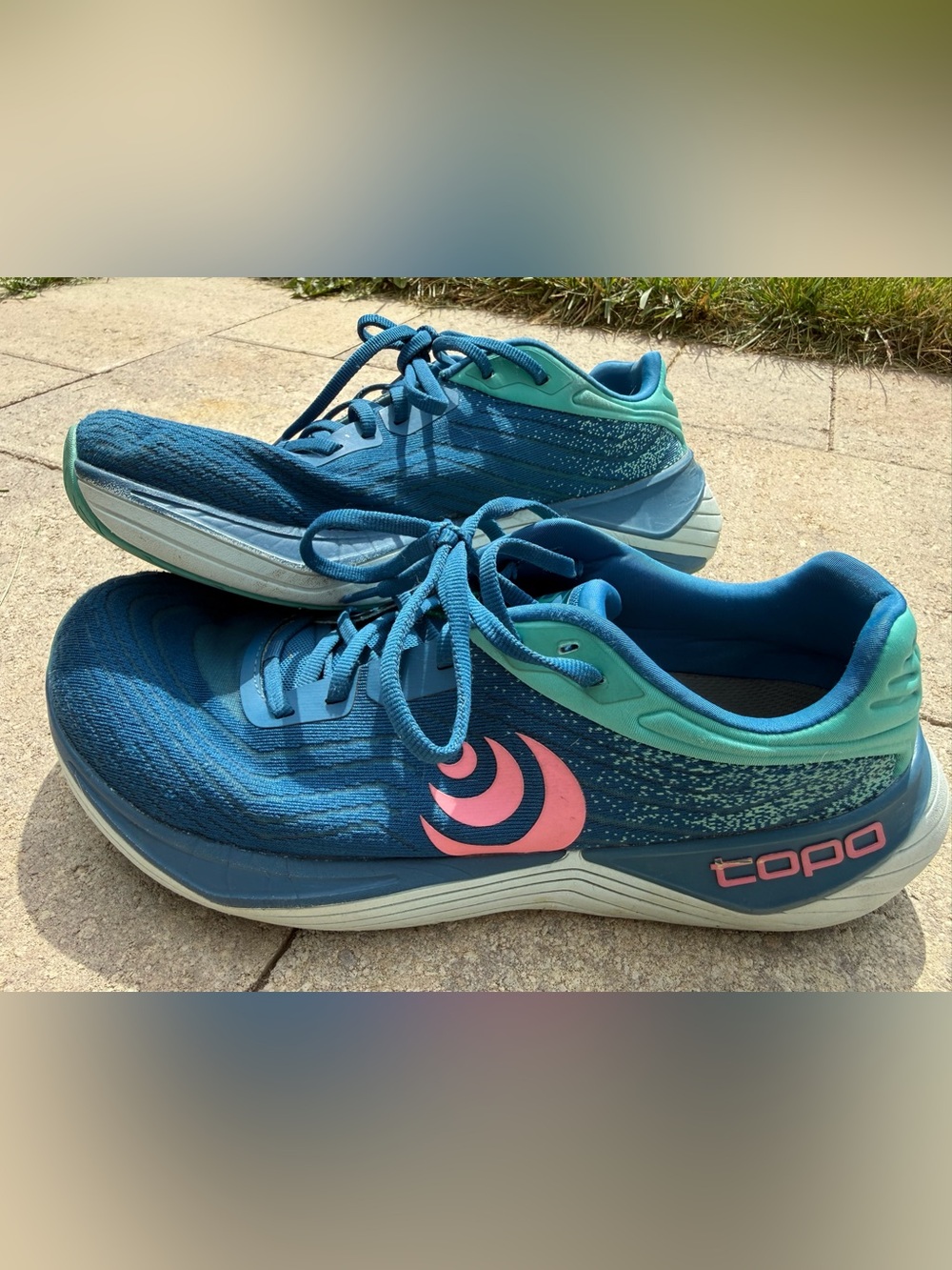 Topo Athletic Women’s Ultrafly 5 Teal Running Shoes with Pink Accent SZ 11